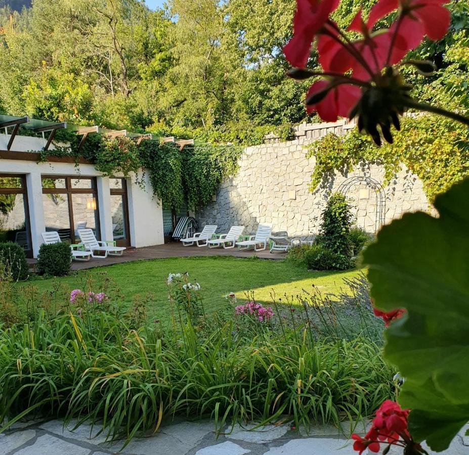 Residence Silvester Racines Bagian luar foto