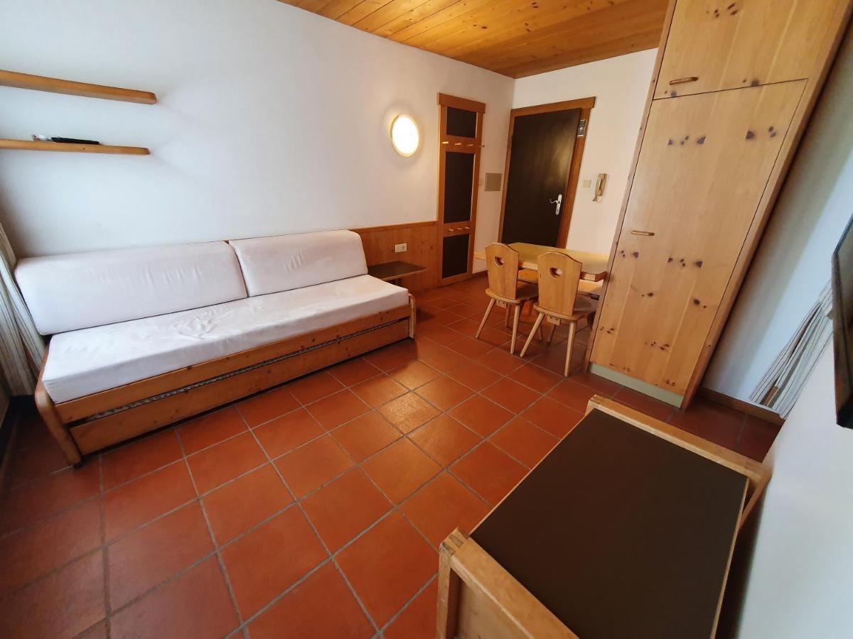 Residence Silvester Racines Bagian luar foto