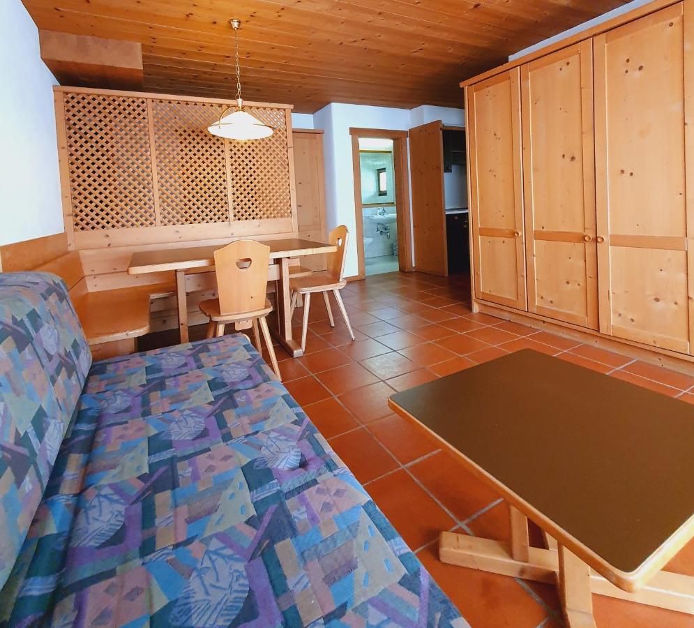Residence Silvester Racines Bagian luar foto