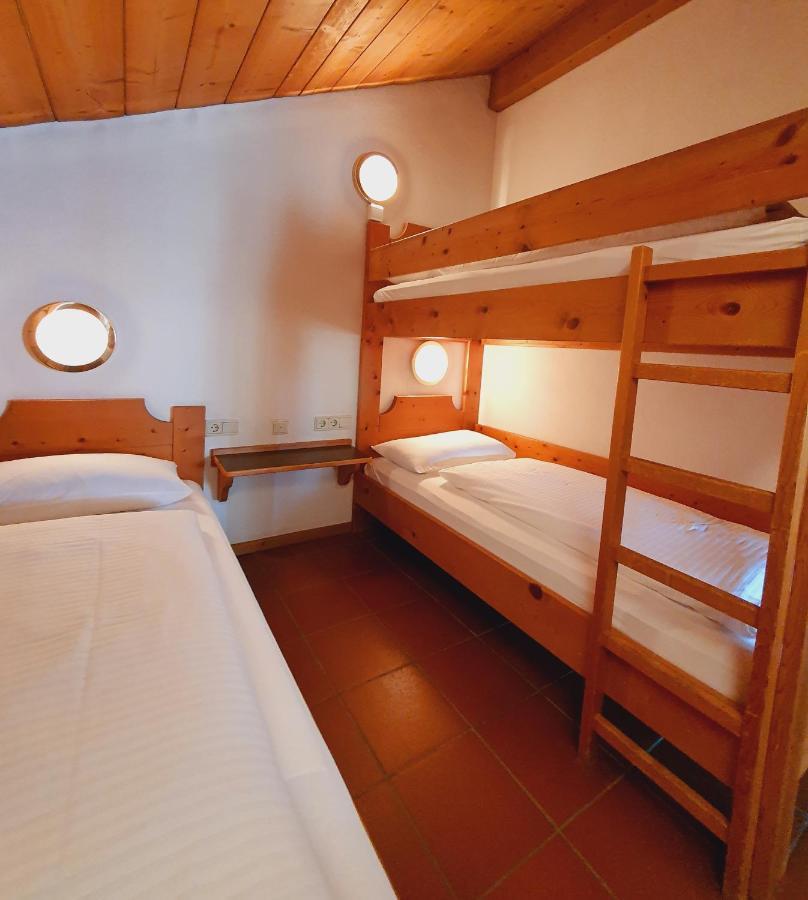 Residence Silvester Racines Bagian luar foto