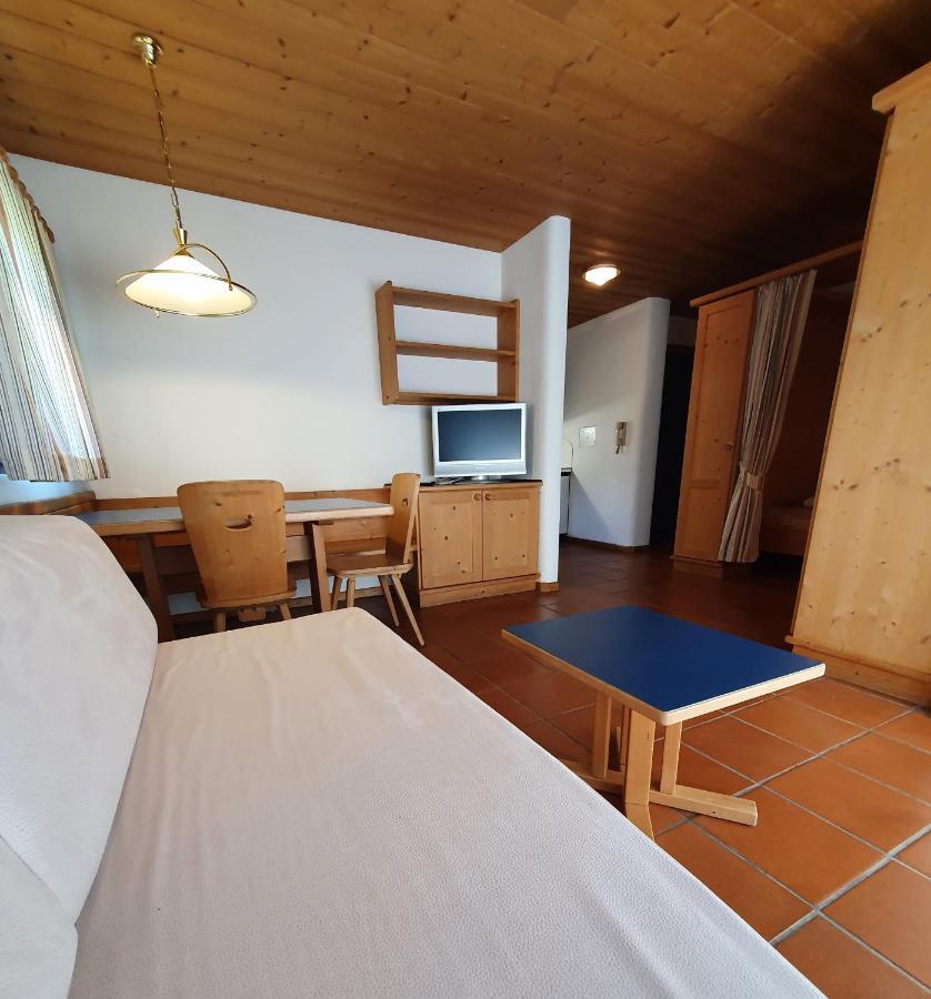 Residence Silvester Racines Bagian luar foto