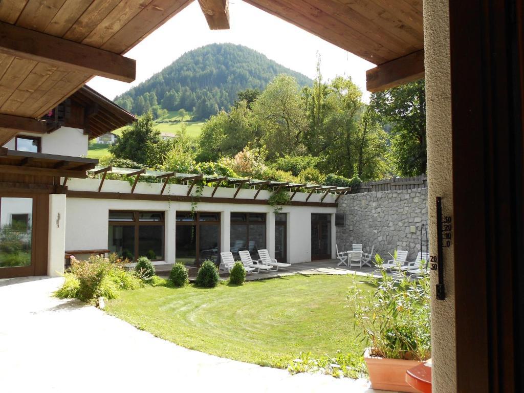 Residence Silvester Racines Bagian luar foto