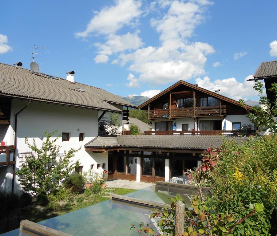 Residence Silvester Racines Bagian luar foto