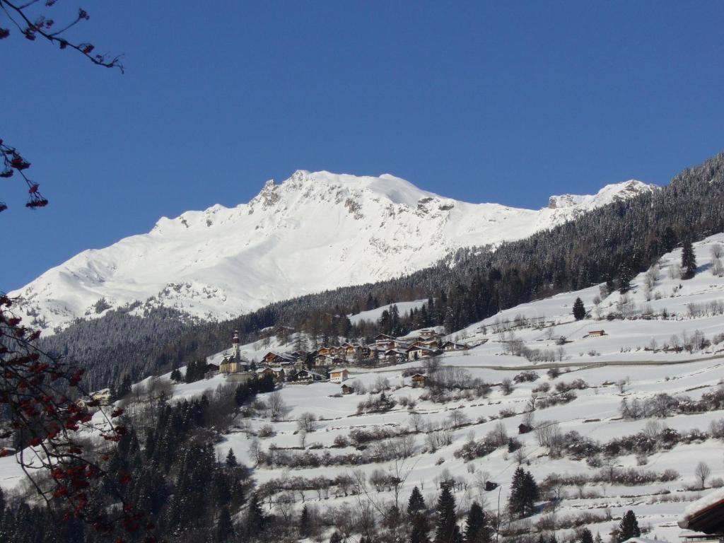Residence Silvester Racines Bagian luar foto