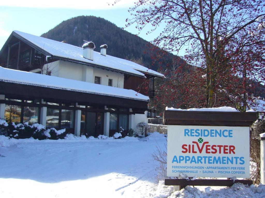 Residence Silvester Racines Bagian luar foto